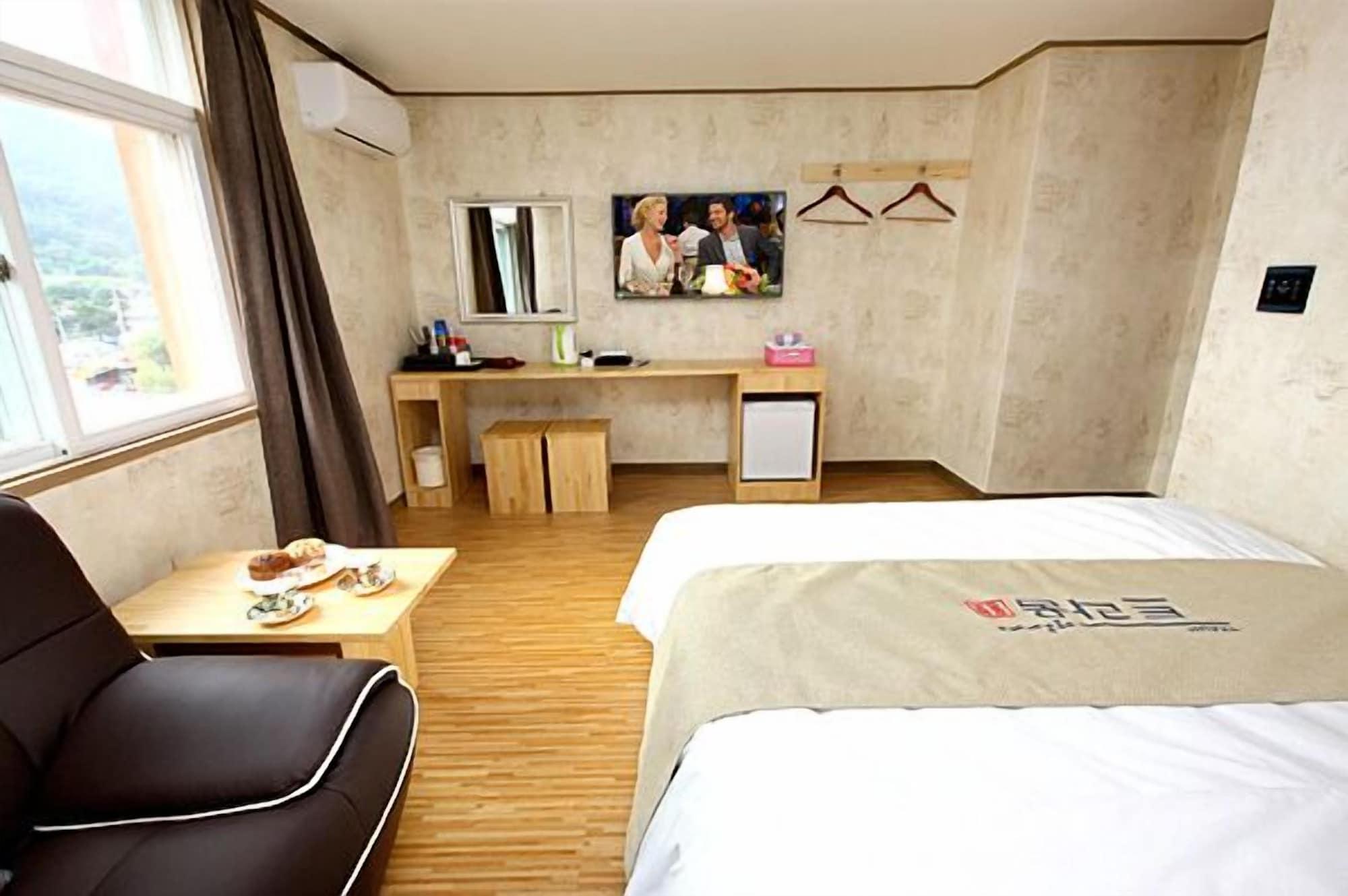 Traum Hotel&Condo Gapyeong Exterior foto