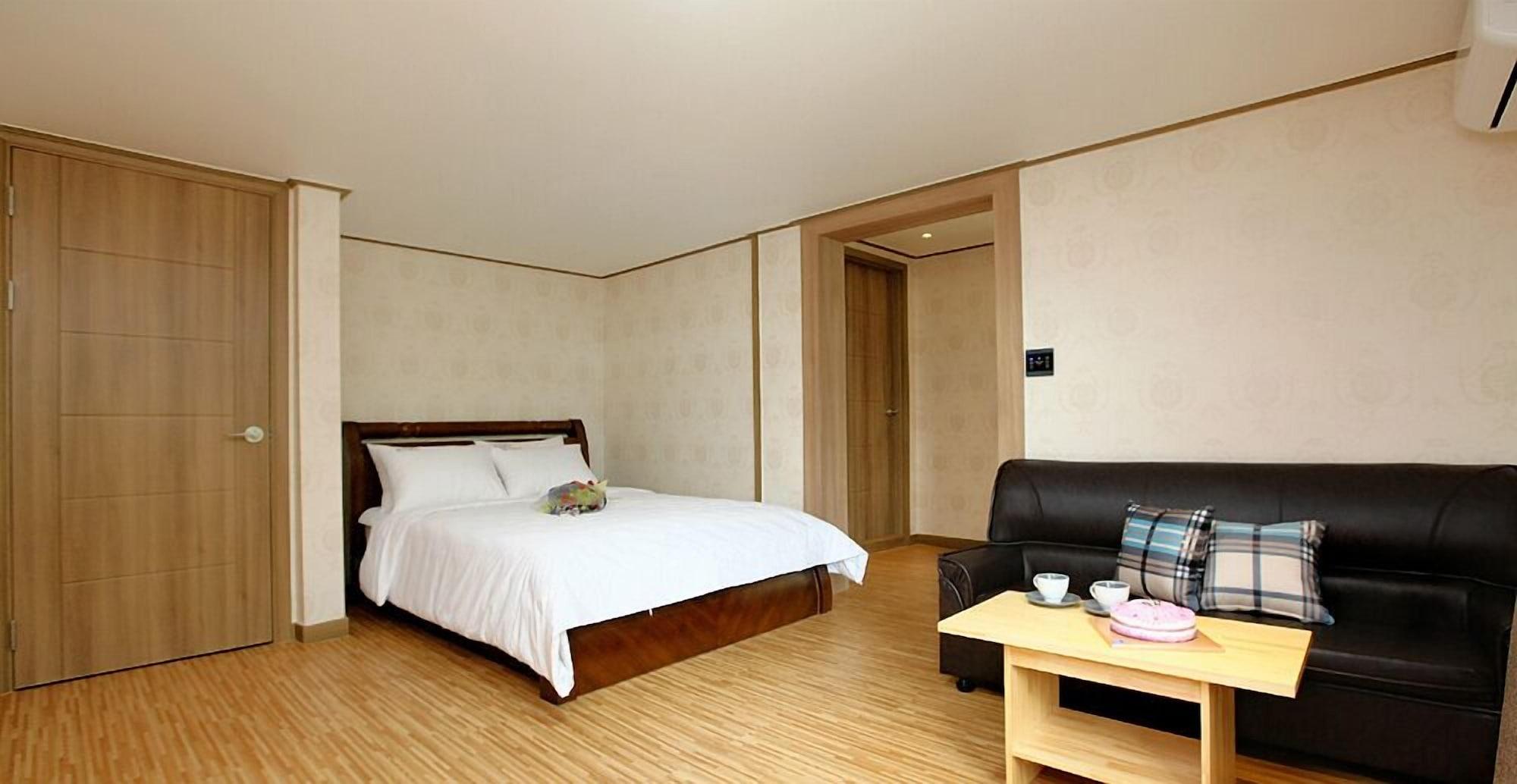 Traum Hotel&Condo Gapyeong Exterior foto