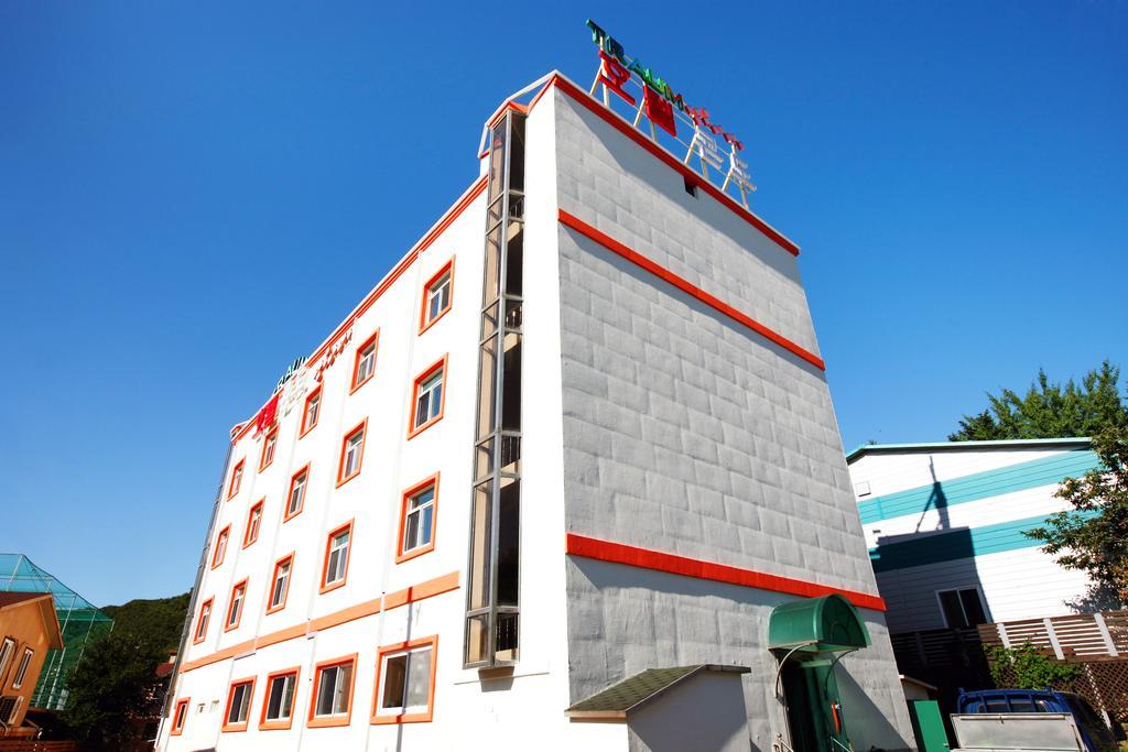 Traum Hotel&Condo Gapyeong Exterior foto