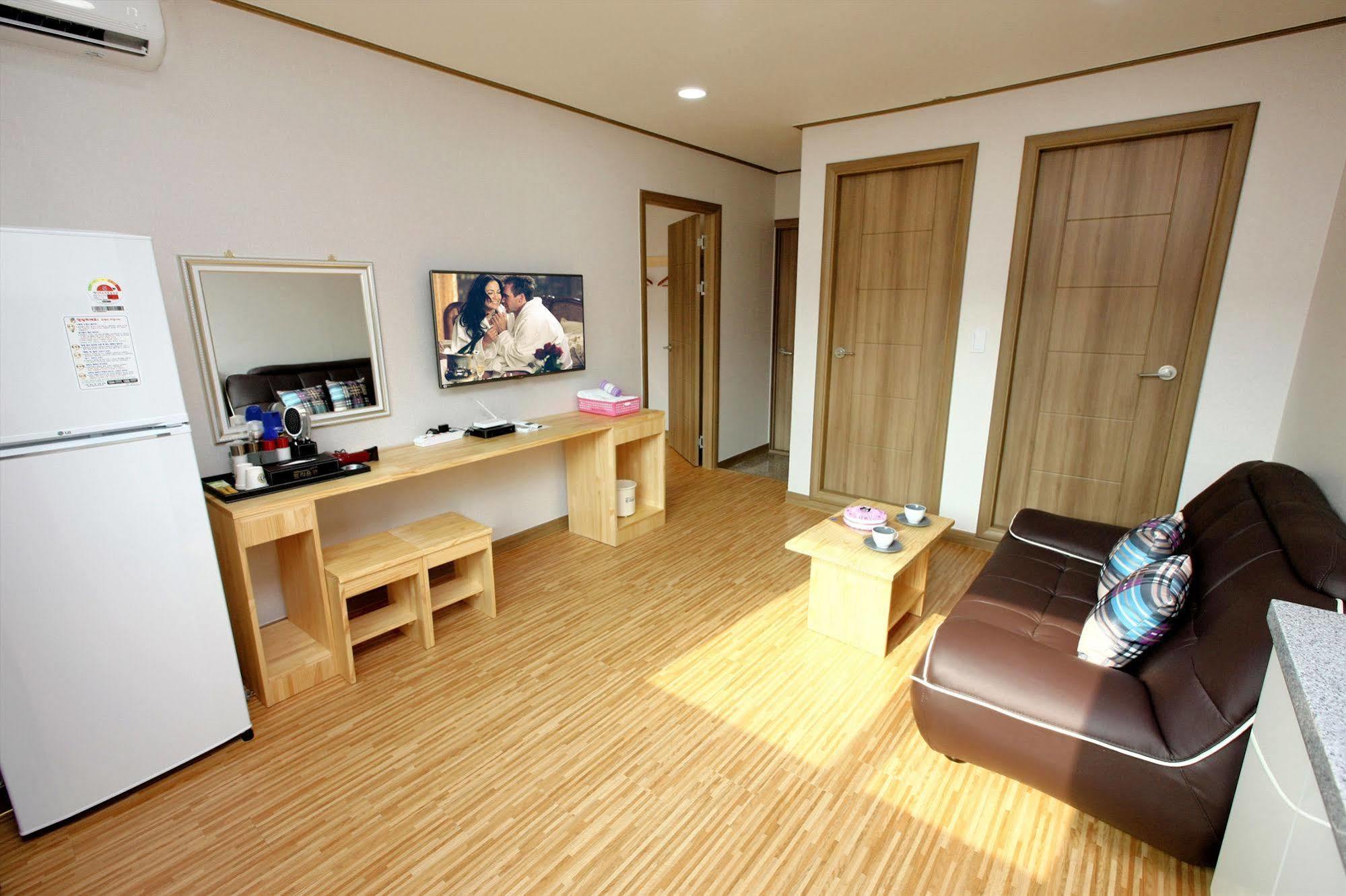 Traum Hotel&Condo Gapyeong Exterior foto